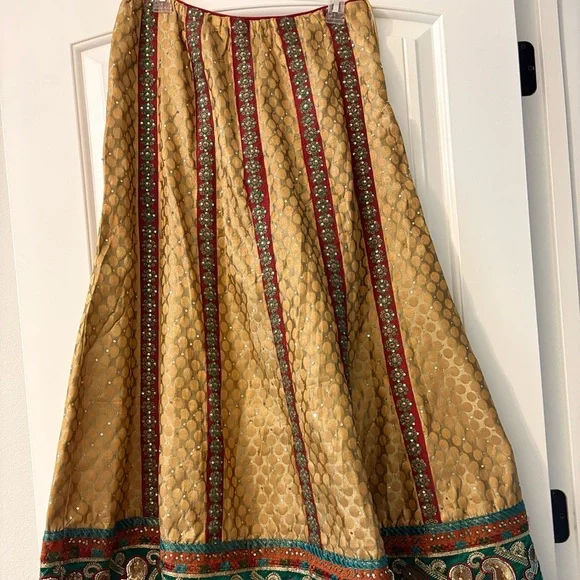 Elegant Gold and Green Embroidered Skirt - Picture 1 of 7